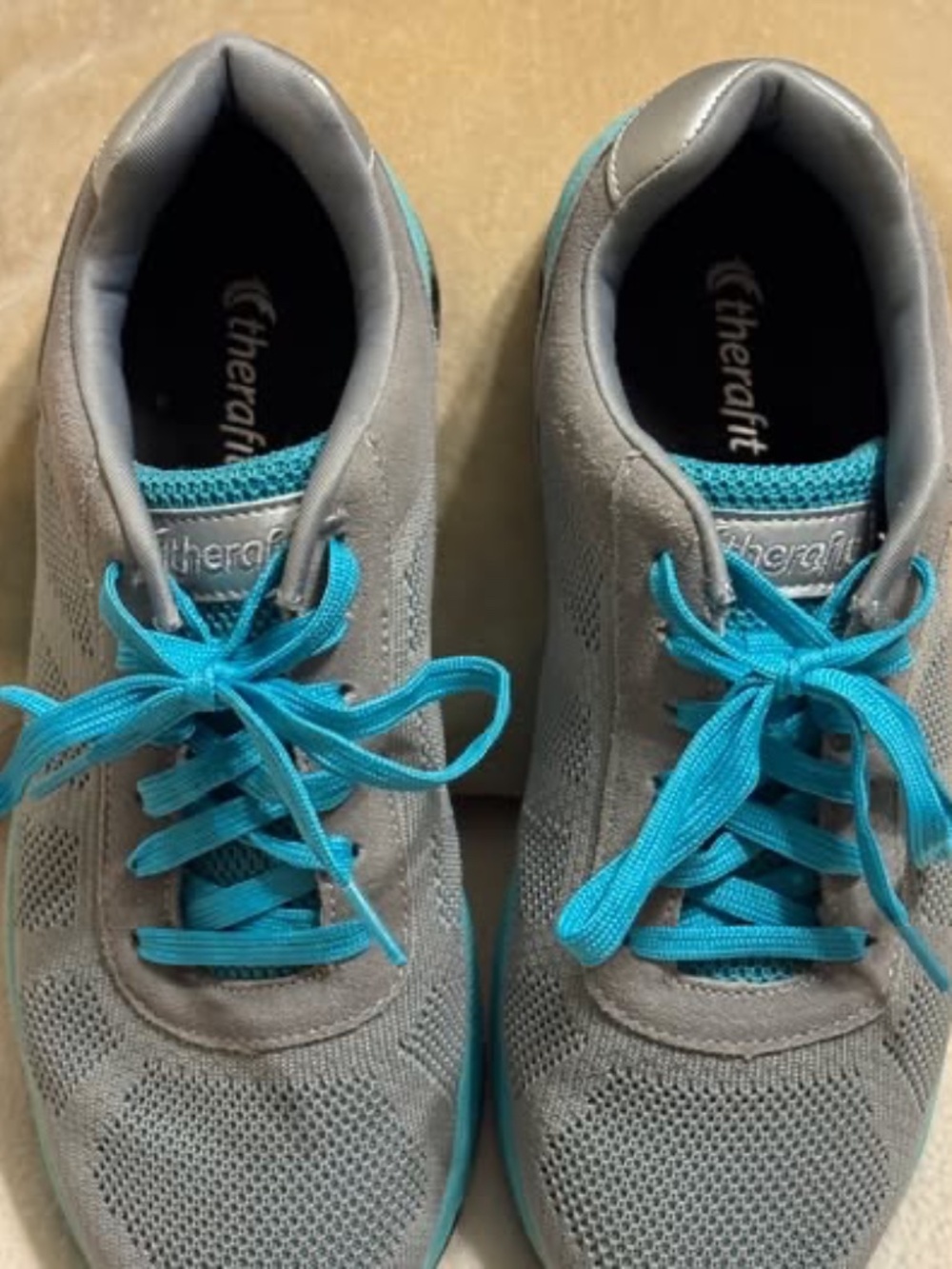 Women’s Therafit Aria Trainer Sneaker In Size 9 Nearly Brand New